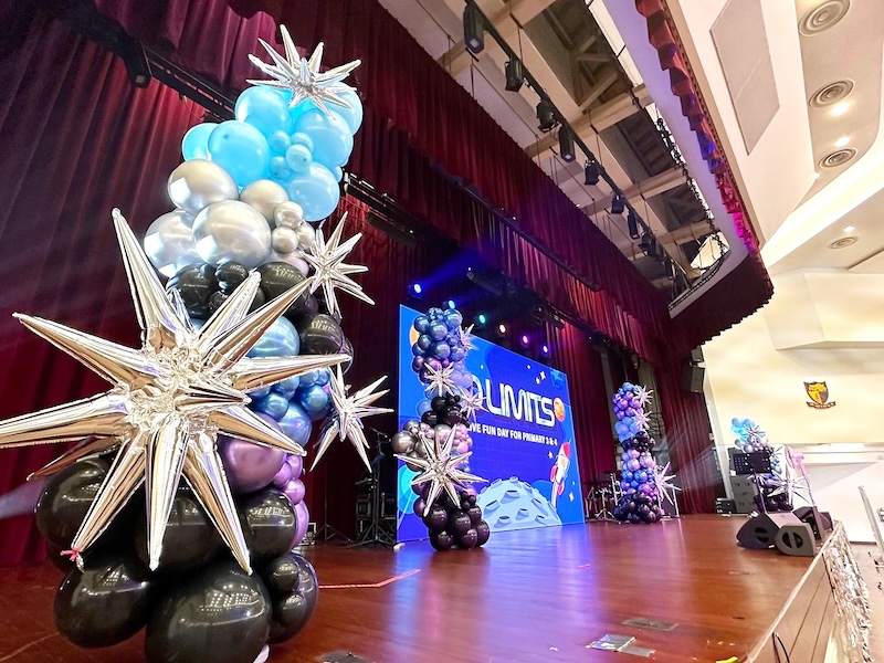 stage balloon decor