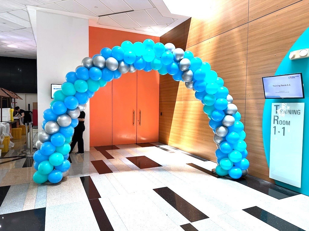 Rose gold and white Balloon Decorations Singapore wedding backdrop
