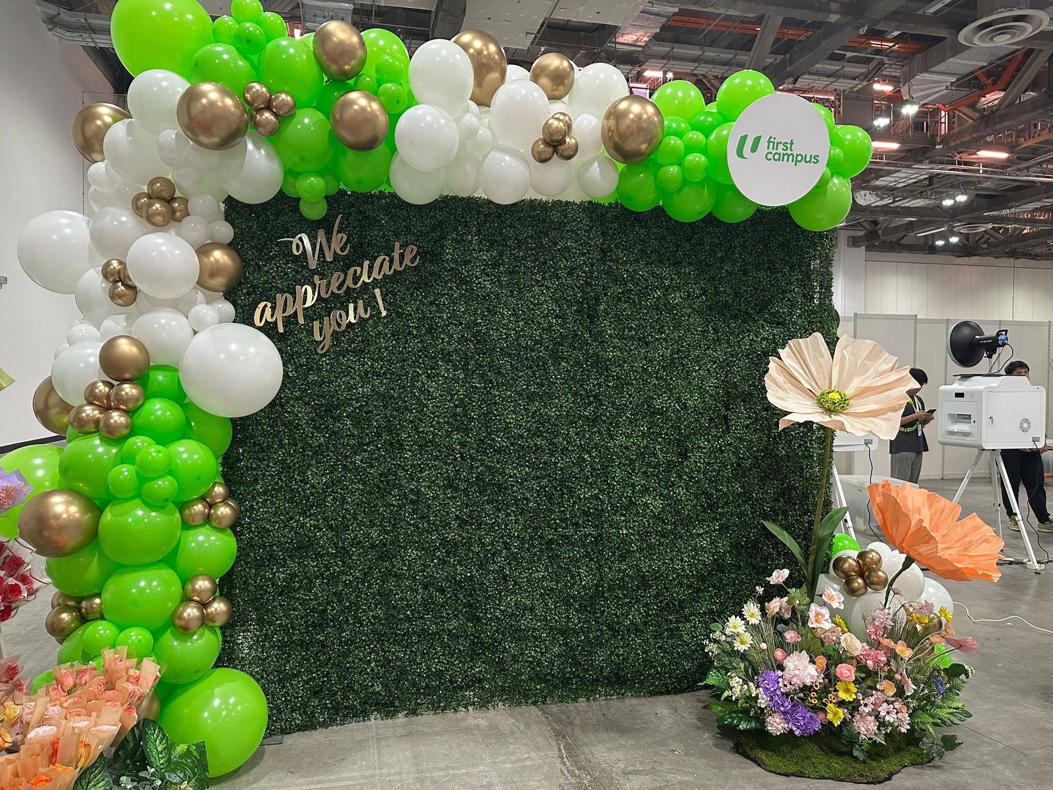 Pastel organic balloon garland backdrop by Thatballoons Singapore