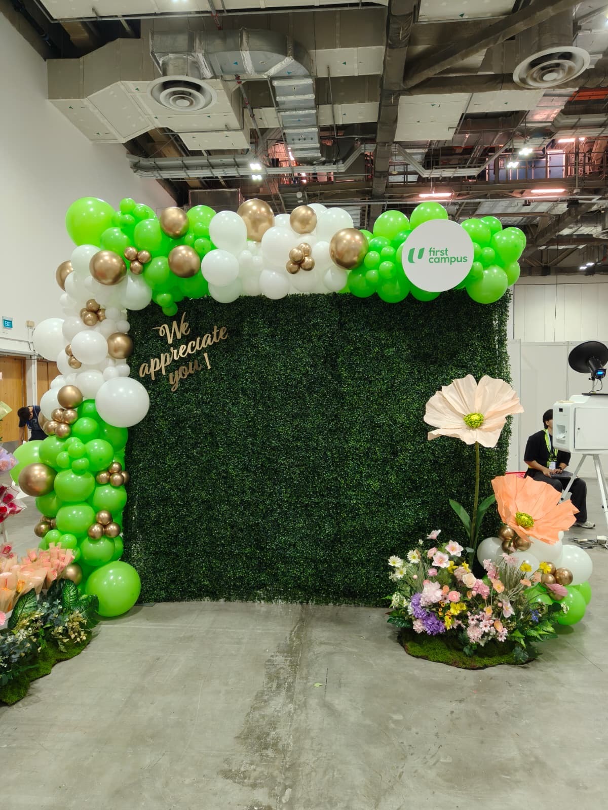 Elegant balloon backdrop with personalised acrylic signage in Singapore