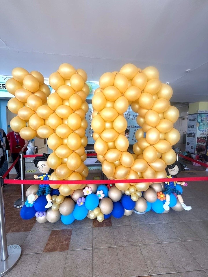 Giant gold balloon number sculpture anniversary Balloon Decorations Singapore