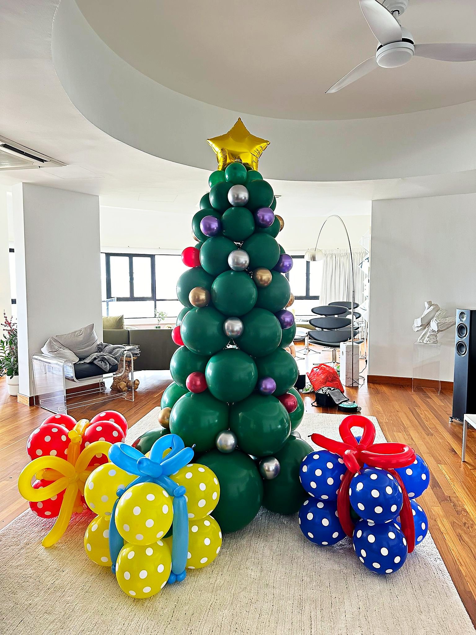 Christmas tree balloon sculpture with colourful balloon presents